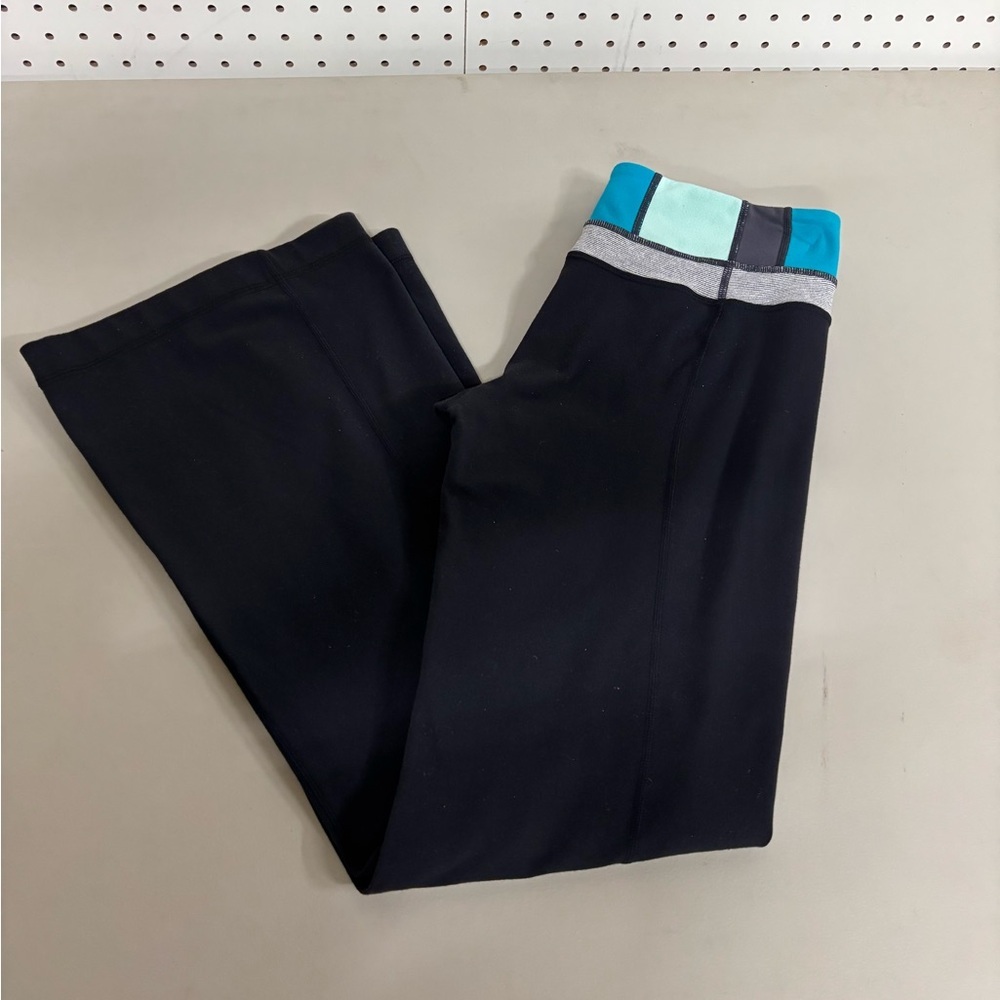 ☘️ Lululemon Leggings Size 6 Black and Blue